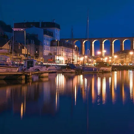 Les Gites De Kerroyal Garlan Buitenkant foto