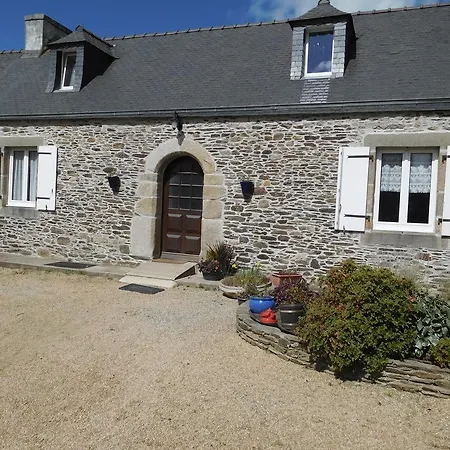 Les Gites De Kerroyal Garlan Buitenkant foto