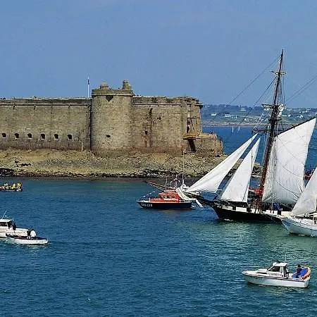 Les Gites De Kerroyal Garlan Buitenkant foto