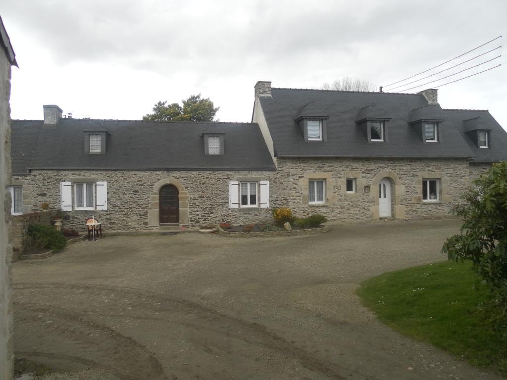 Les Gites De Kerroyal Ferienhaus Garlan